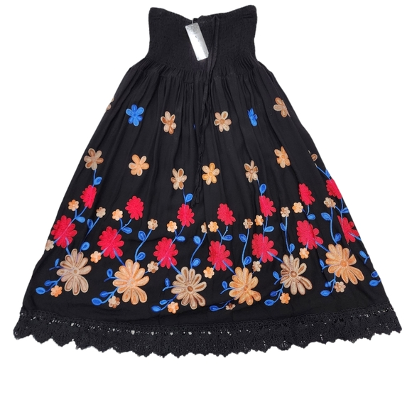 Embroidered Dress. - Picture 4 of 4